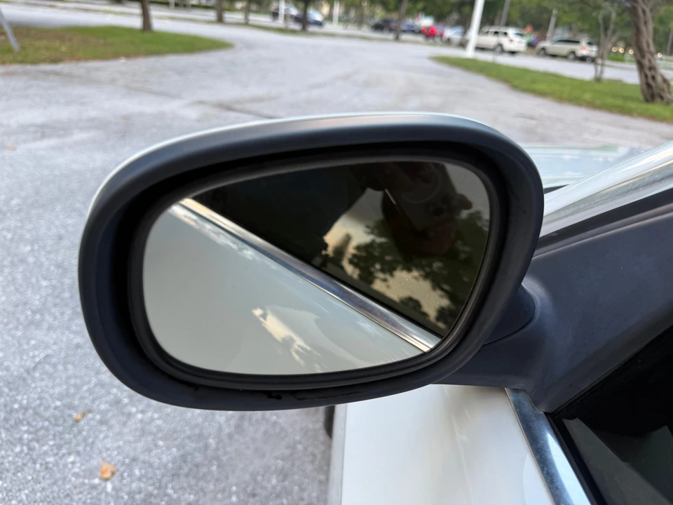 2011 BMW E90 3 Series Sedan - Image 26 of 31