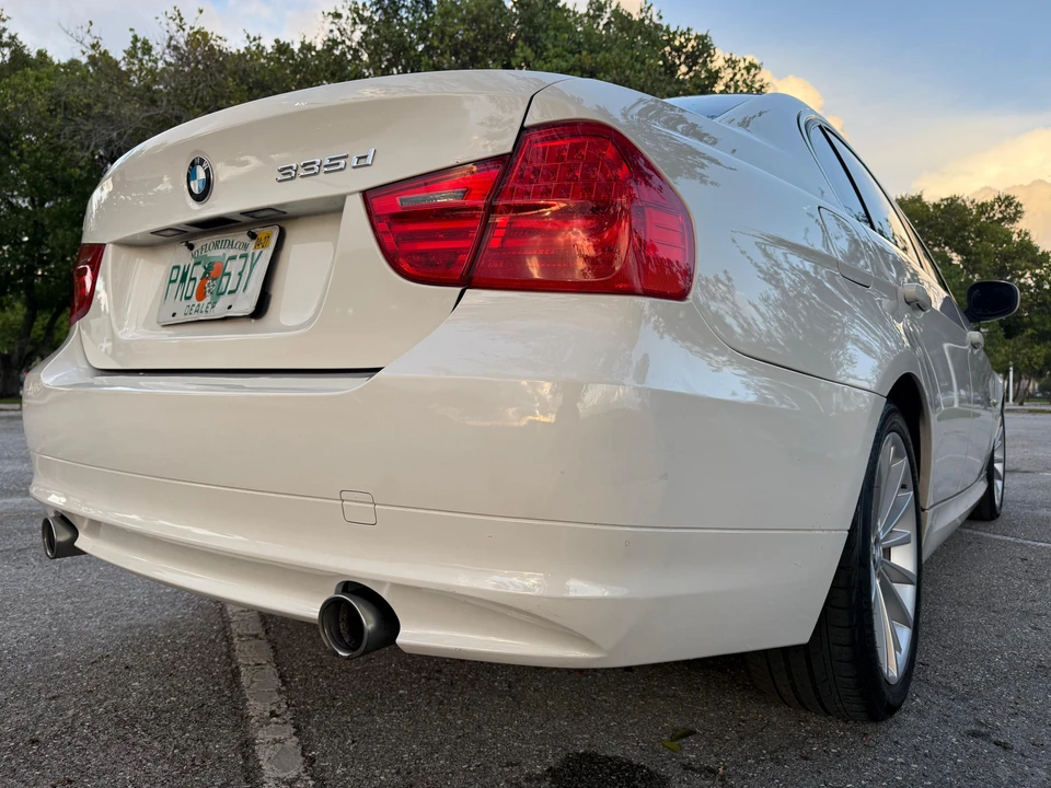 2011 BMW E90 3 Series Sedan - Image 15 of 31