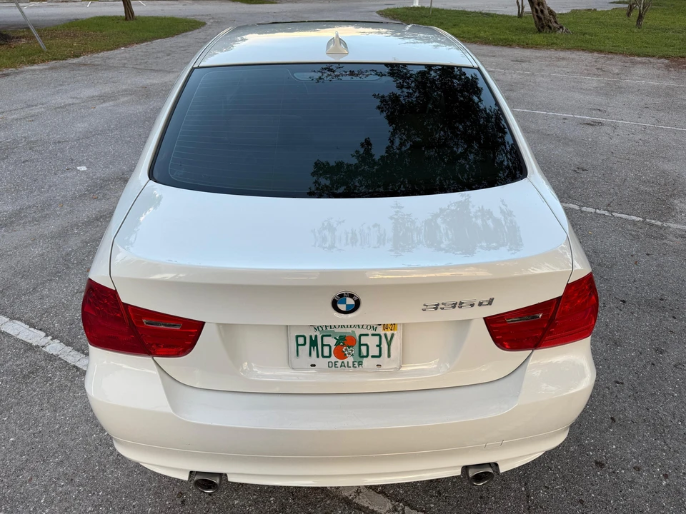 2011 BMW E90 3 Series Sedan - Image 14 of 31