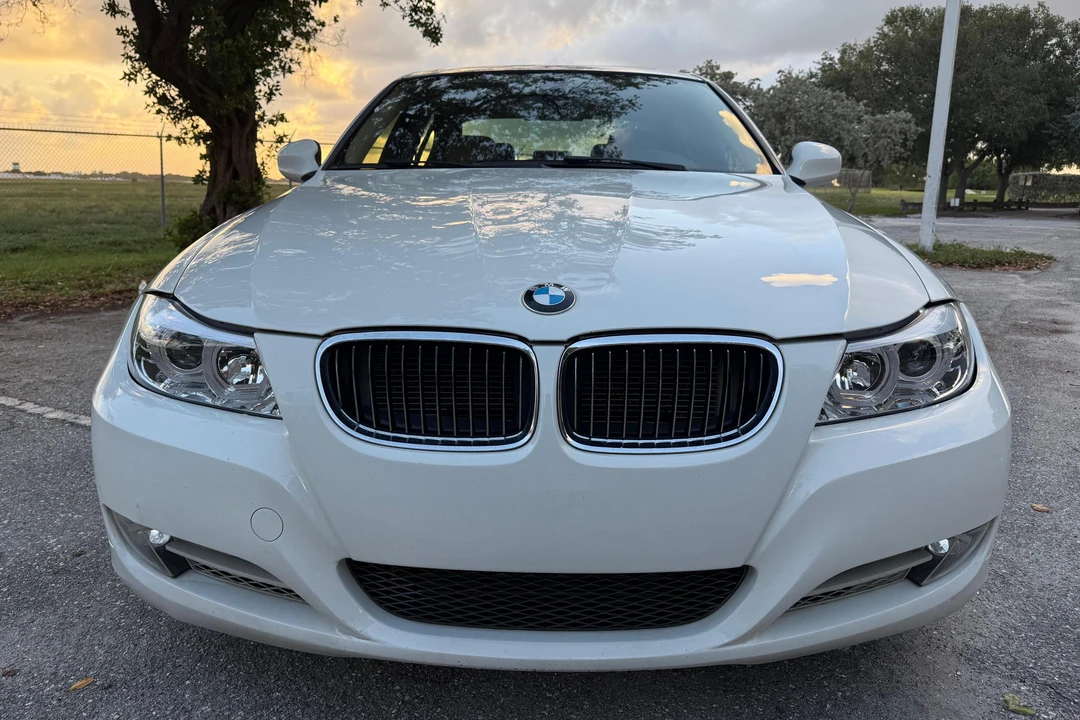 2011 BMW E90 3 Series Sedan - Image 2 of 31