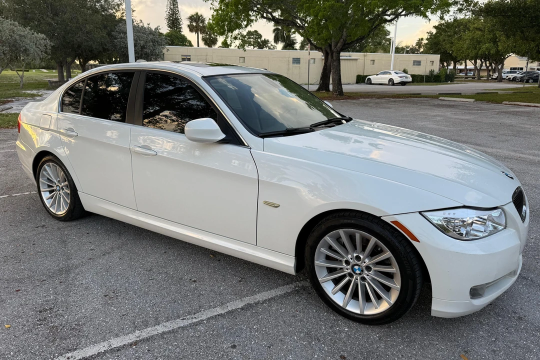 2011 BMW E90 3 Series Sedan - Image 21 of 31