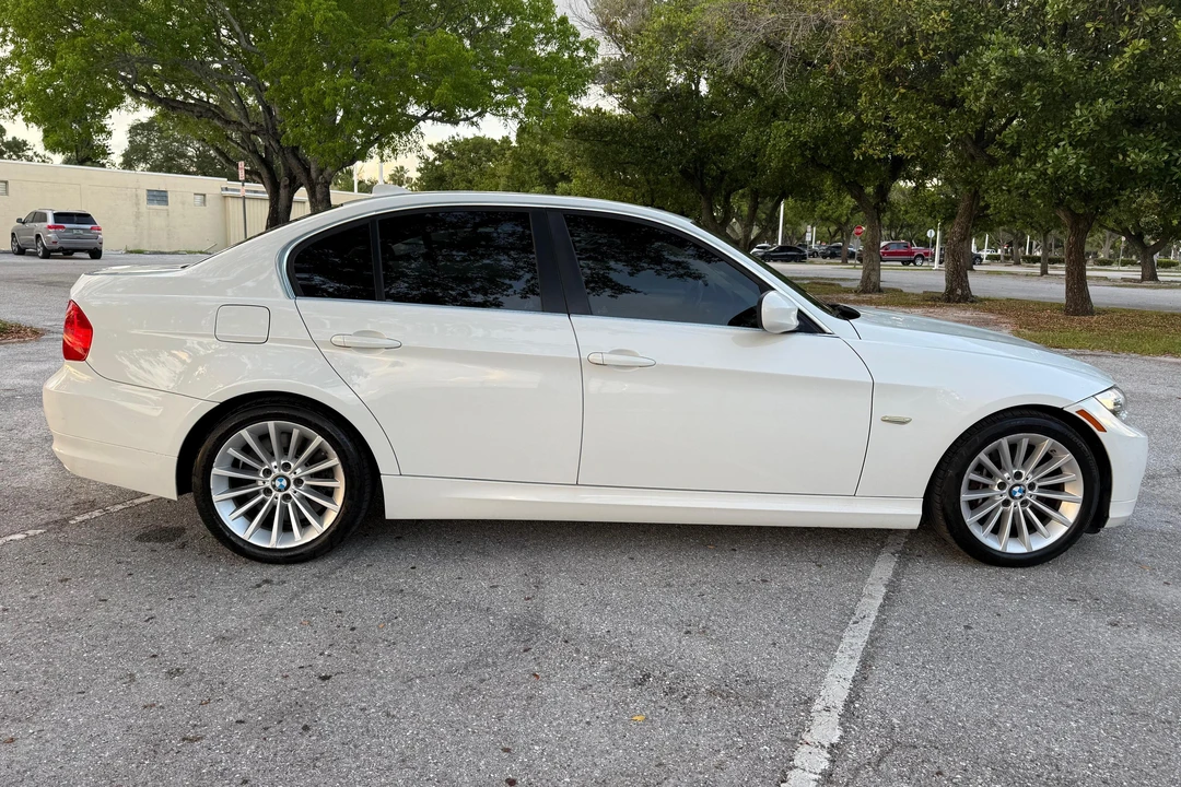 2011 BMW E90 3 Series Sedan - Image 3 of 31