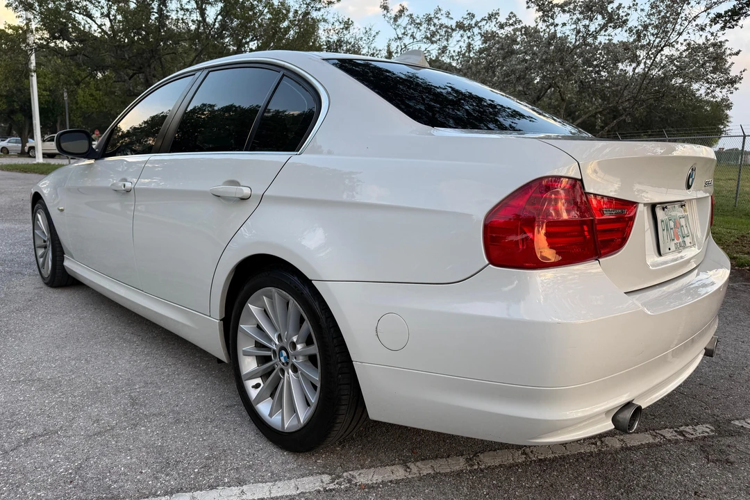 2011 BMW E90 3 Series Sedan - Image 4 of 31