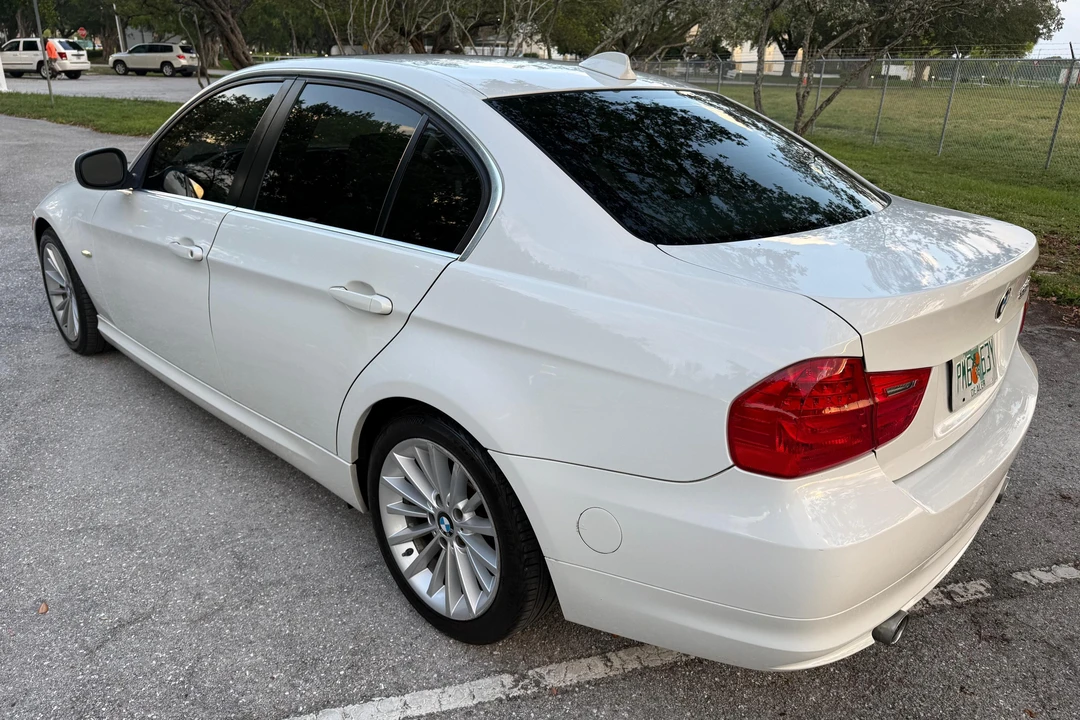 2011 BMW E90 3 Series Sedan - Image 11 of 31