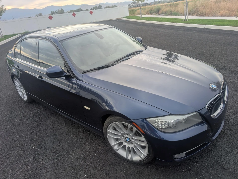 2011 BMW E90 3 Series Sedan - Image 19 of 31