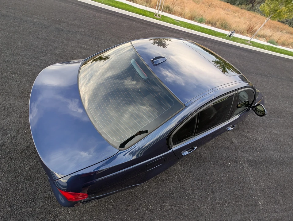 2011 BMW E90 3 Series Sedan - Image 17 of 31