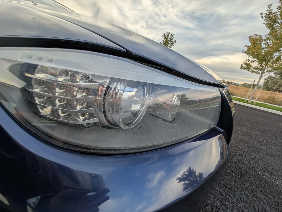 2011 BMW E90 3 Series Sedan - Image 24 of 31