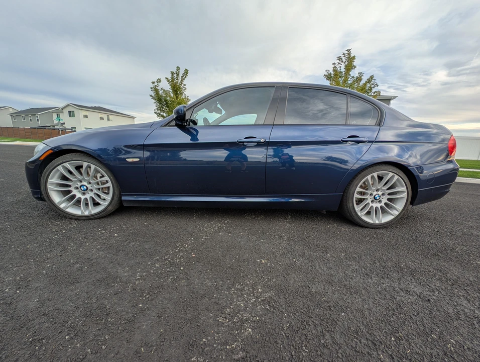 2011 BMW E90 3 Series Sedan - Image 9 of 31