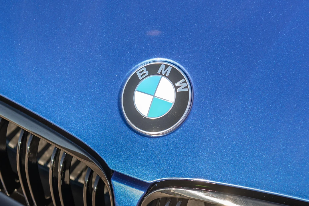 2011 BMW E90 3 Series Sedan - Image 18 of 31