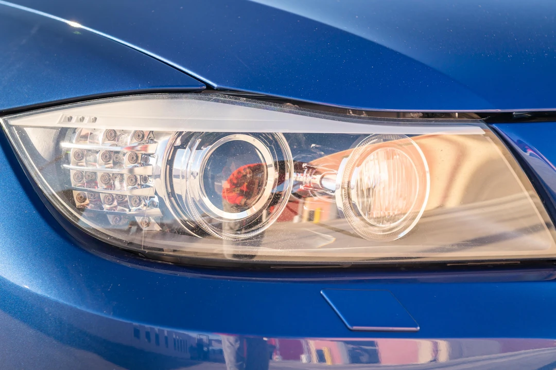 2011 BMW E90 3 Series Sedan - Image 12 of 31