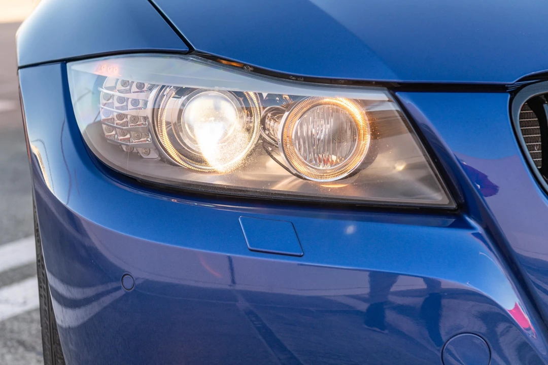 2011 BMW E90 3 Series Sedan - Image 11 of 31