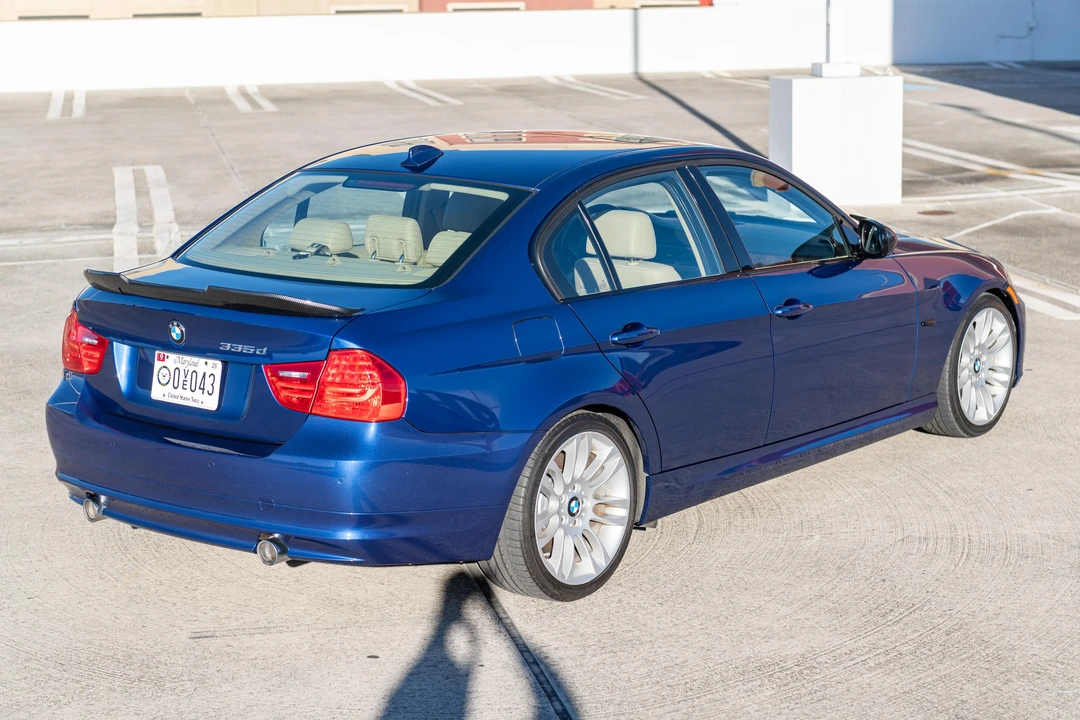 2011 BMW E90 3 Series Sedan - Image 9 of 31