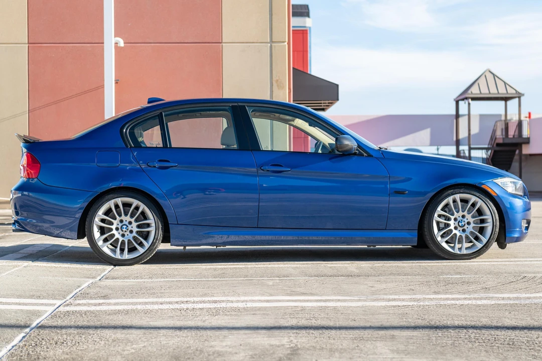2011 BMW E90 3 Series Sedan - Image 3 of 31