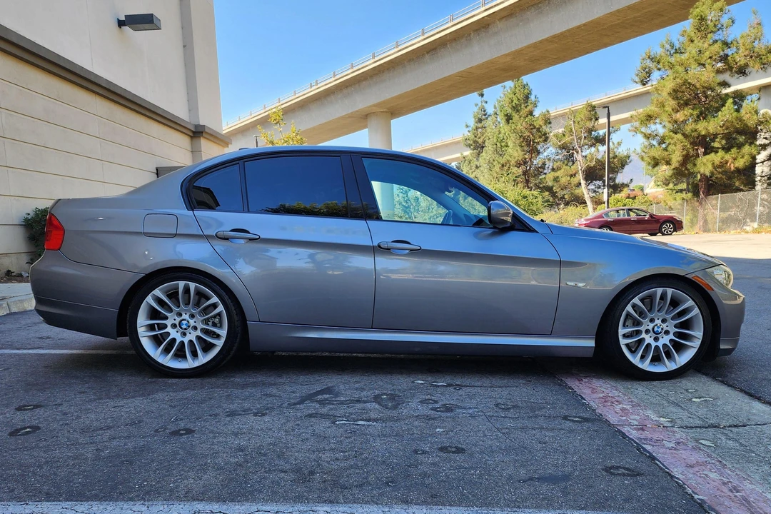 2011 BMW E90 3 Series Sedan - Image 3 of 31