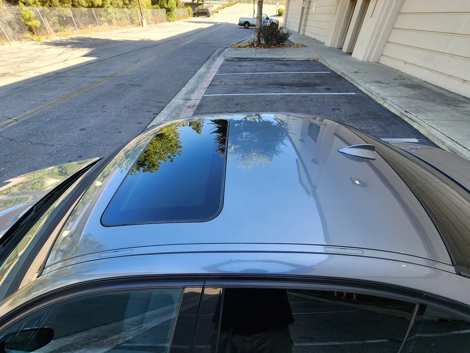 2011 BMW E90 3 Series Sedan - Image 14 of 31