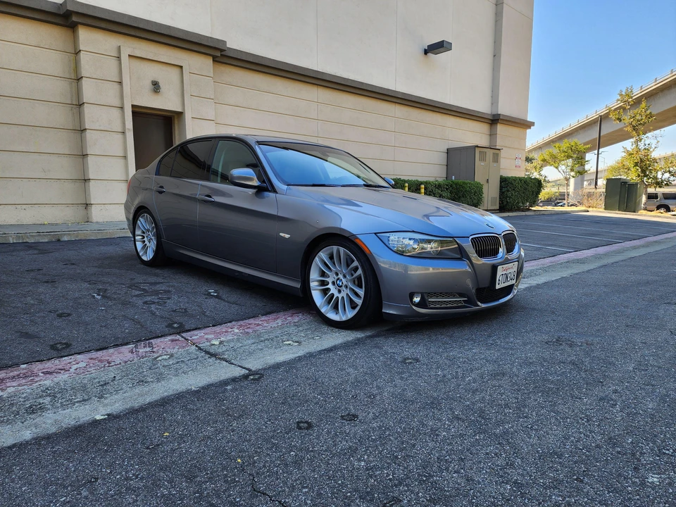 2011 BMW E90 3 Series Sedan - Image 8 of 31