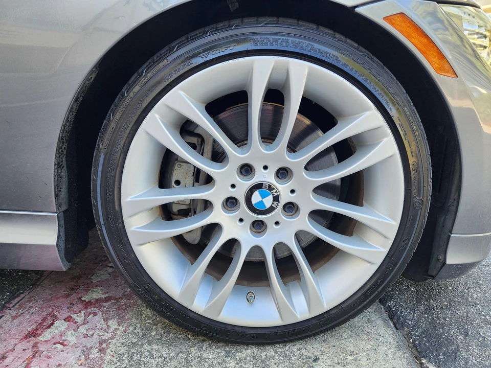 2011 BMW E90 3 Series Sedan - Image 27 of 31