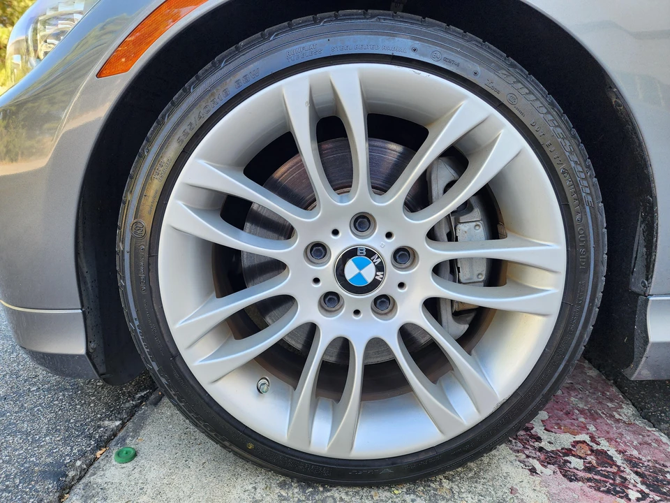 2011 BMW E90 3 Series Sedan - Image 24 of 31