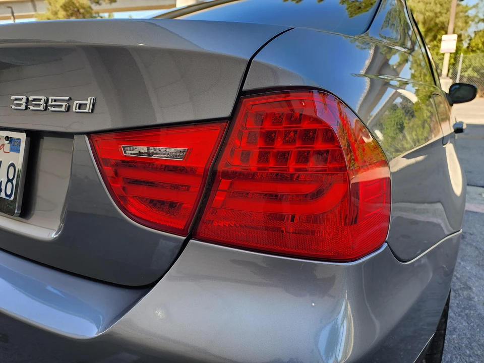 2011 BMW E90 3 Series Sedan - Image 12 of 31