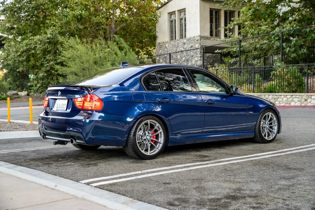 2011 BMW E90 3 Series Sedan - Image 16 of 31