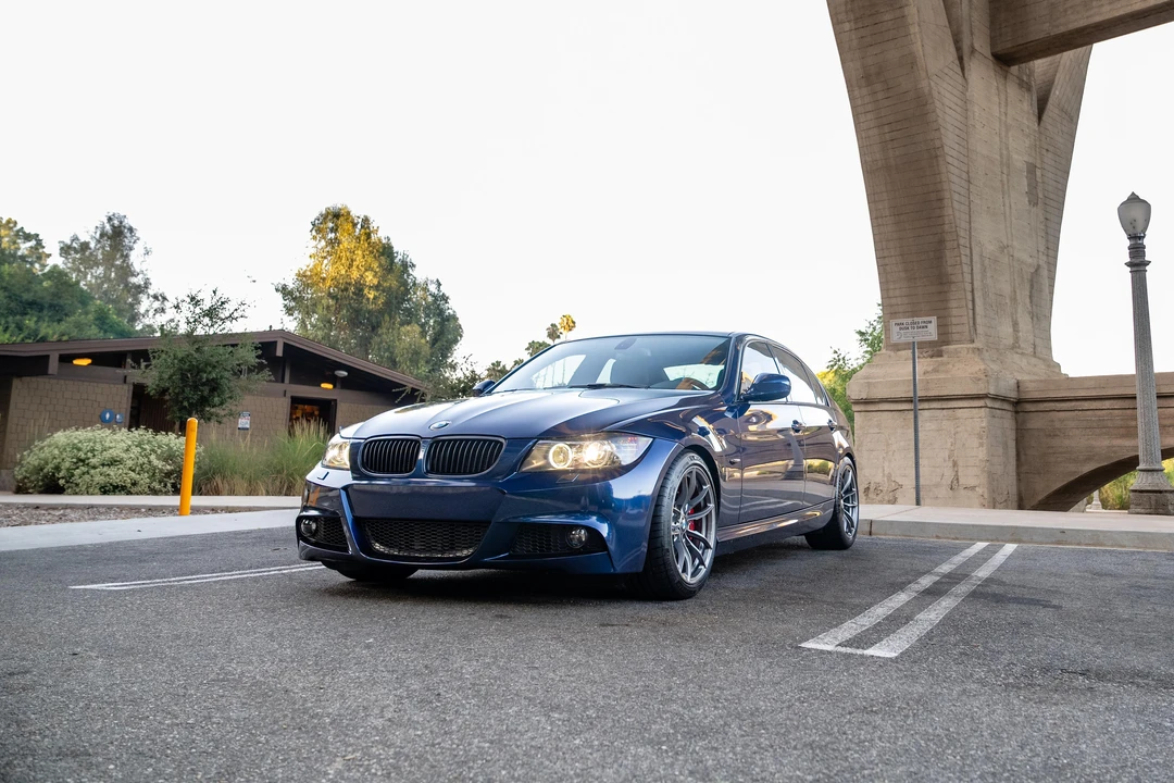 2011 BMW E90 3 Series Sedan - Image 10 of 31