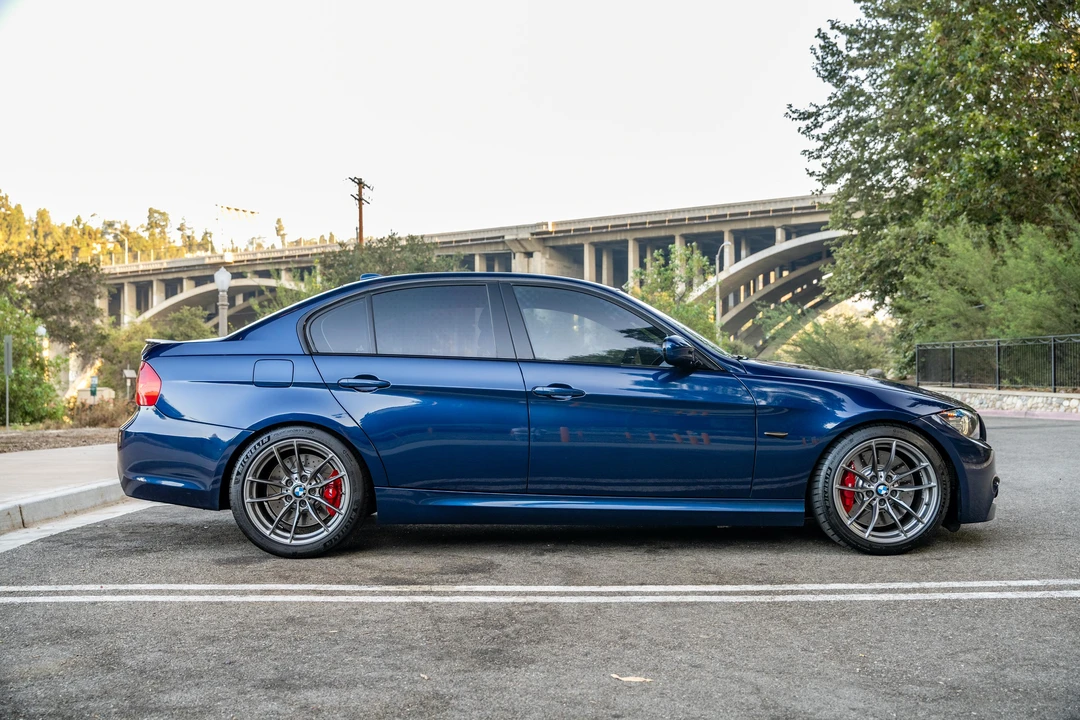 2011 BMW E90 3 Series Sedan - Image 17 of 31