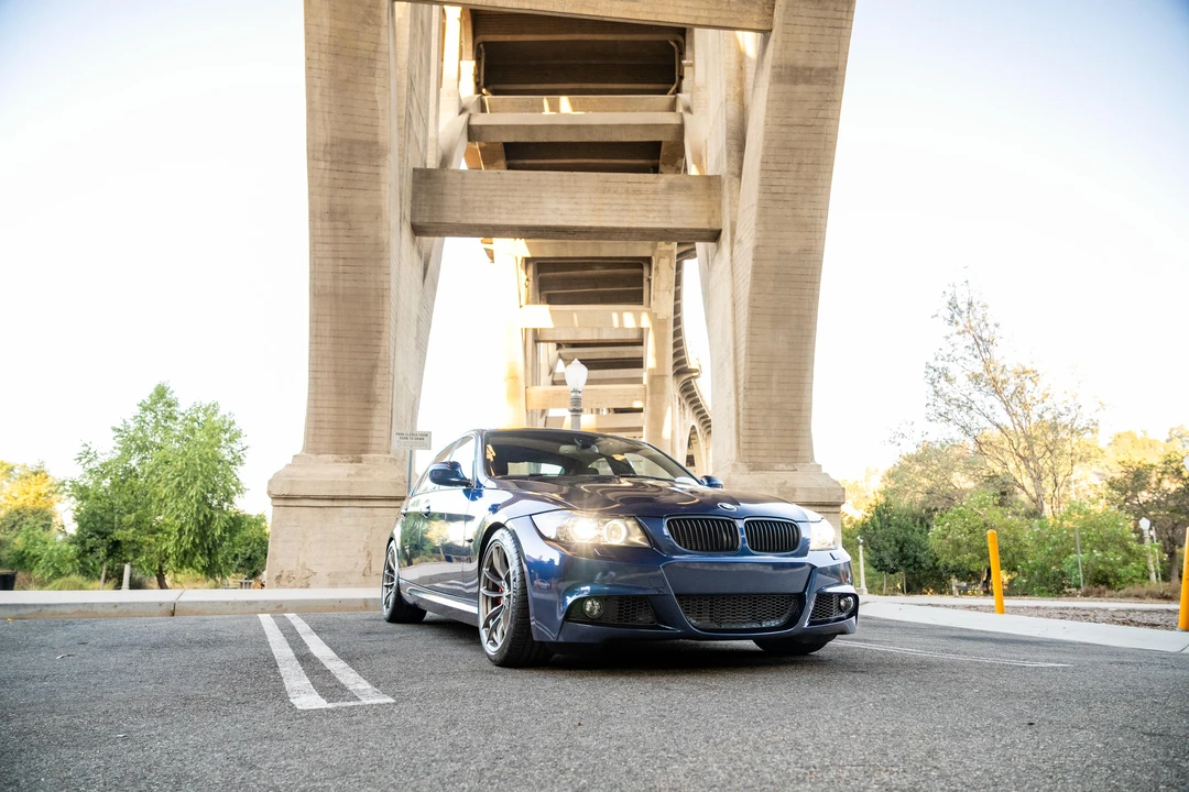 2011 BMW E90 3 Series Sedan - Image 19 of 31