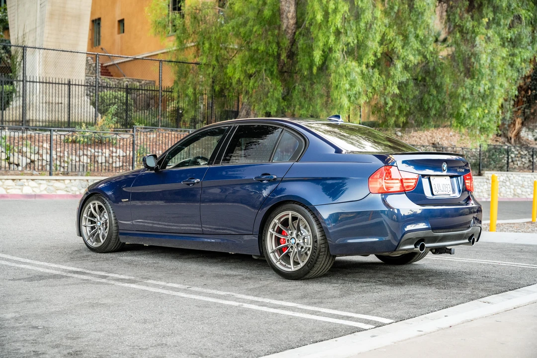 2011 BMW E90 3 Series Sedan - Image 13 of 31