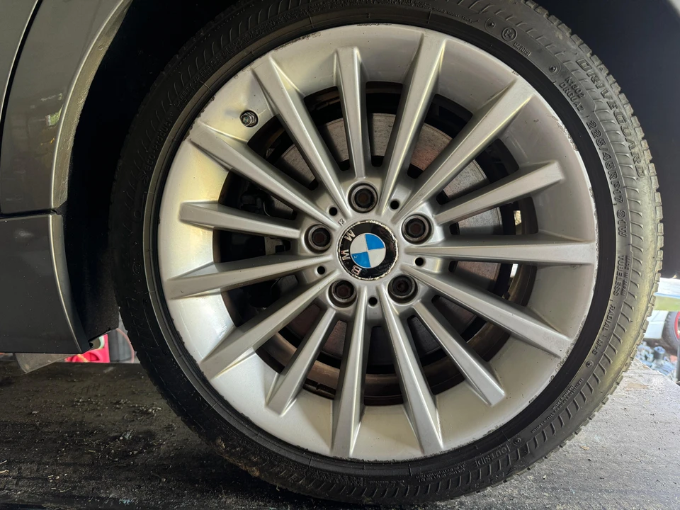 2011 BMW E90 3 Series Sedan - Image 29 of 31