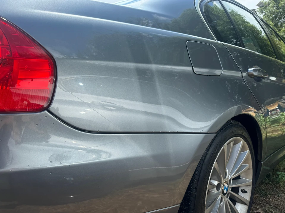 2011 BMW E90 3 Series Sedan - Image 18 of 31