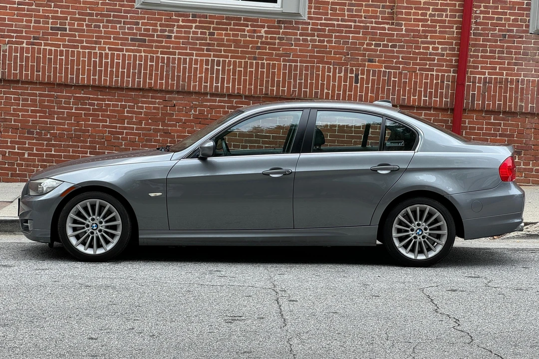 2011 BMW E90 3 Series Sedan - Image 3 of 31