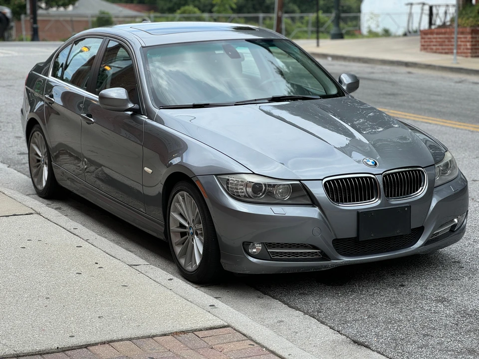 2011 BMW E90 3 Series Sedan - Image 11 of 31