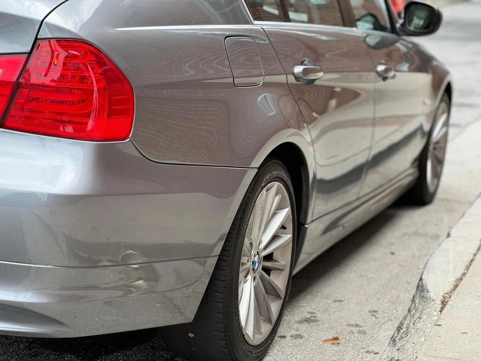 2011 BMW E90 3 Series Sedan - Image 17 of 31