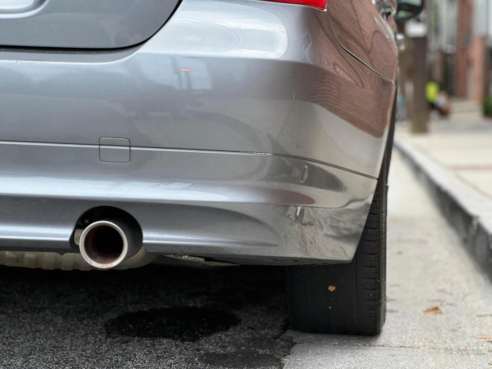 2011 BMW E90 3 Series Sedan - Image 16 of 31