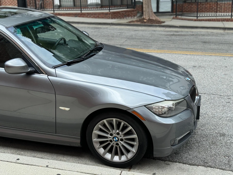 2011 BMW E90 3 Series Sedan - Image 23 of 31