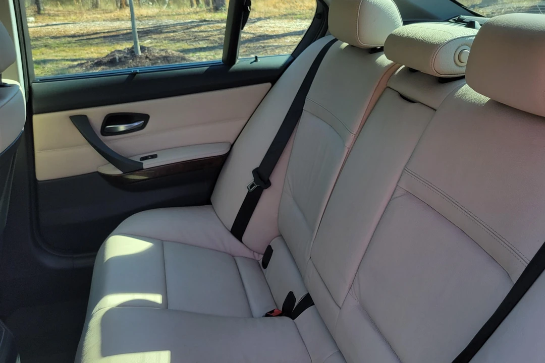 2011 BMW E90 3 Series Sedan - Image 27 of 31