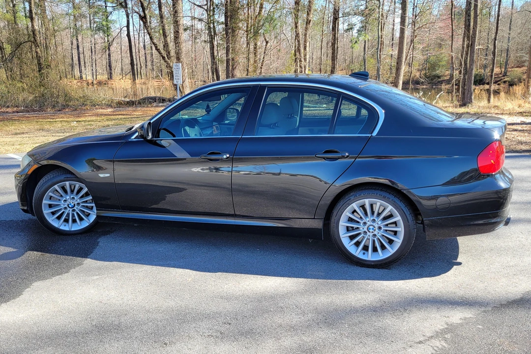2011 BMW E90 3 Series Sedan - Image 8 of 31