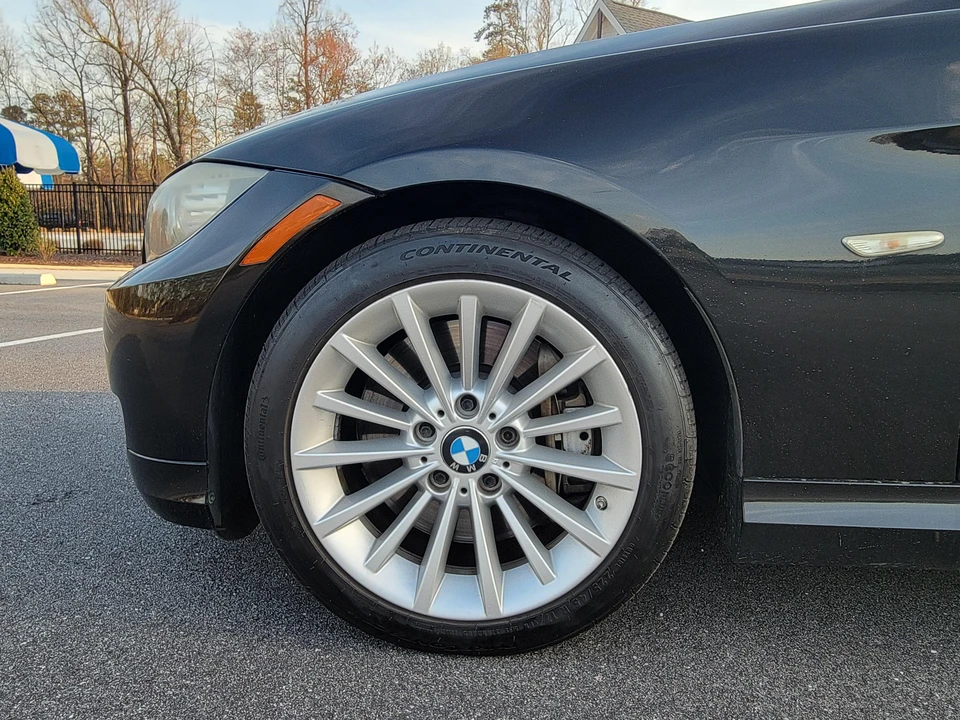2011 BMW E90 3 Series Sedan - Image 19 of 31