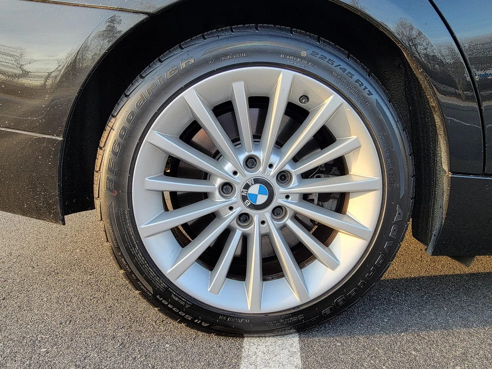 2011 BMW E90 3 Series Sedan - Image 21 of 31