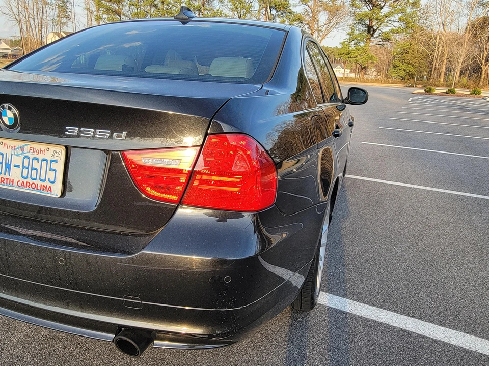 2011 BMW E90 3 Series Sedan - Image 10 of 31