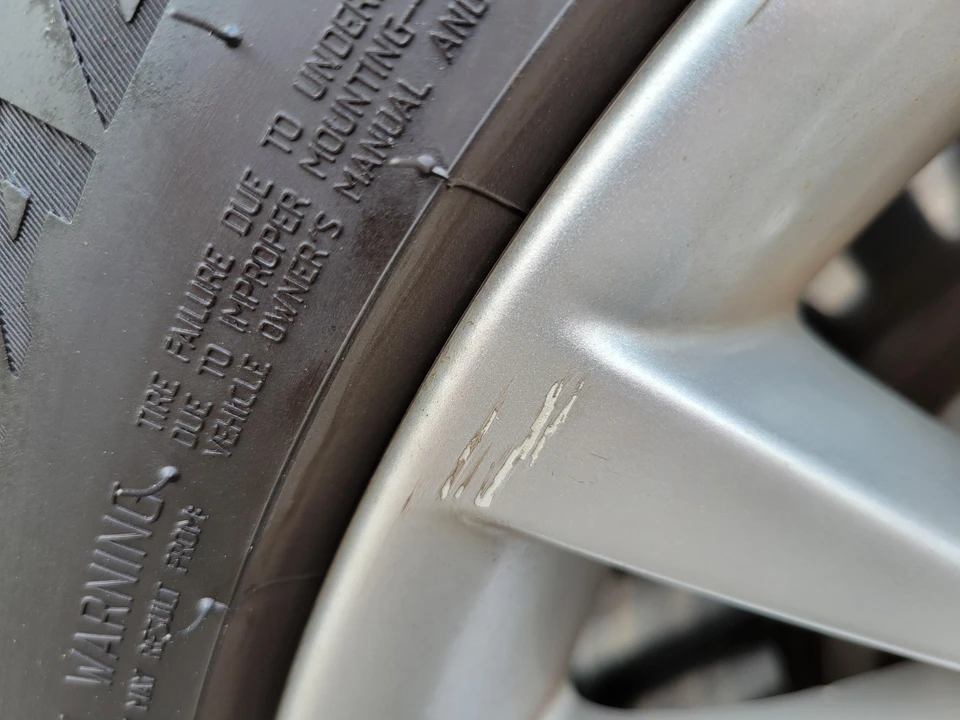 2011 BMW E90 3 Series Sedan - Image 24 of 31