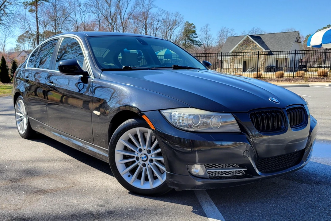 2011 BMW E90 3 Series Sedan - Image 2 of 31