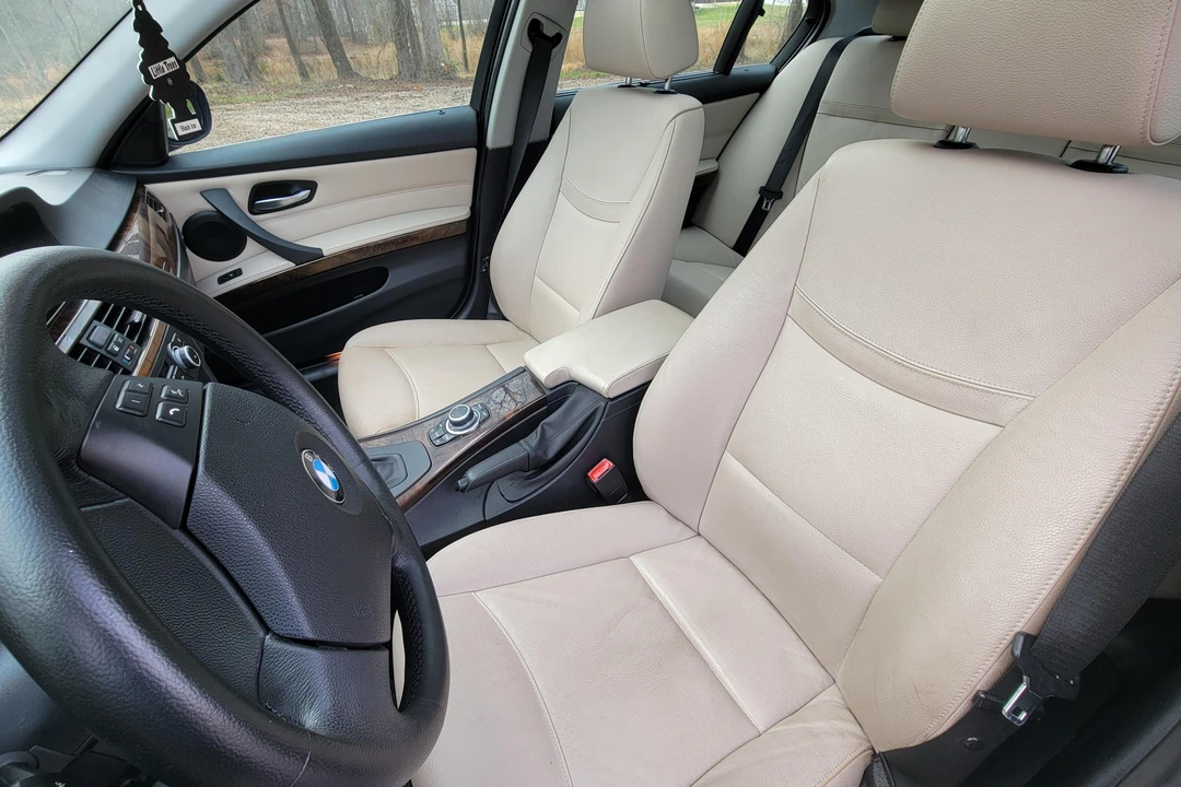 2011 BMW E90 3 Series Sedan - Image 26 of 31