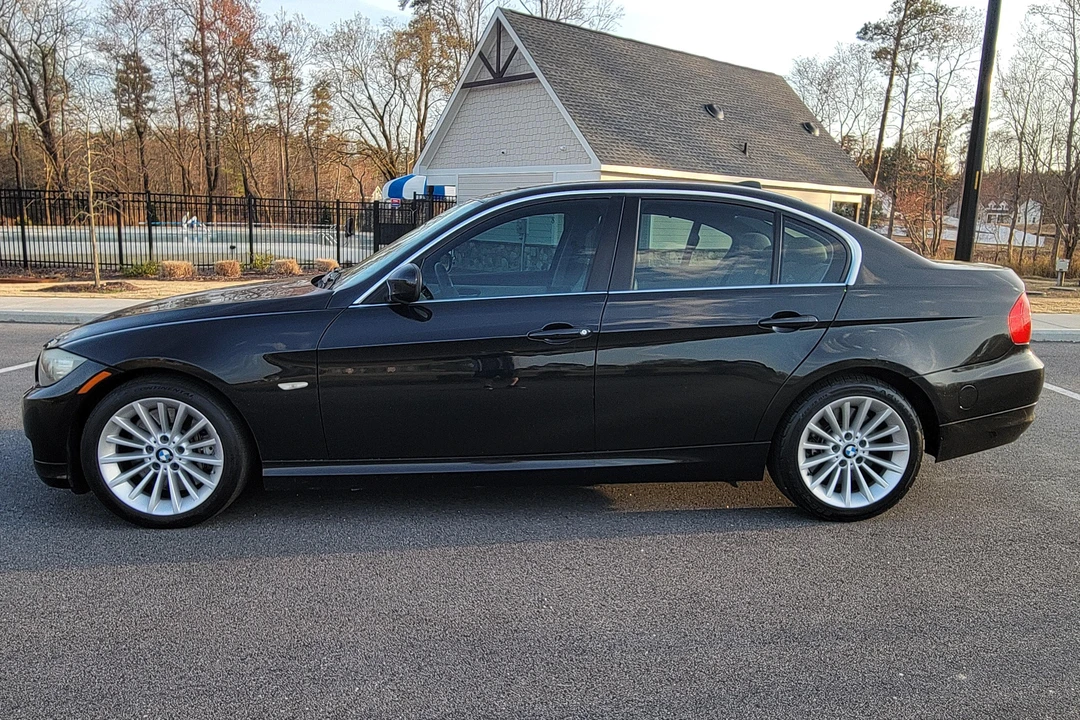 2011 BMW E90 3 Series Sedan - Image 7 of 31