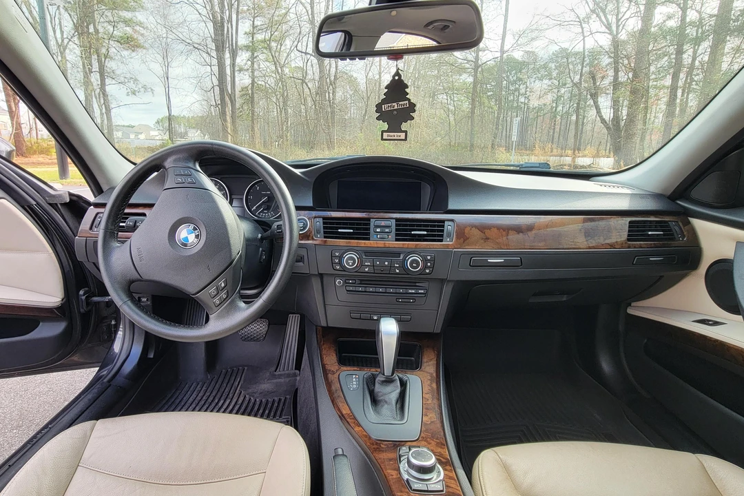 2011 BMW E90 3 Series Sedan - Image 25 of 31
