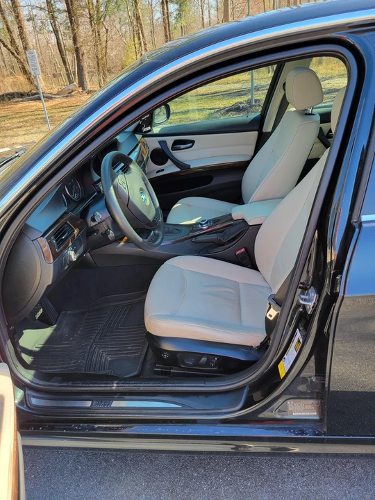 2011 BMW E90 3 Series Sedan - Image 29 of 31