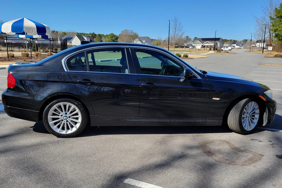 2011 BMW E90 3 Series Sedan - Image 3 of 31