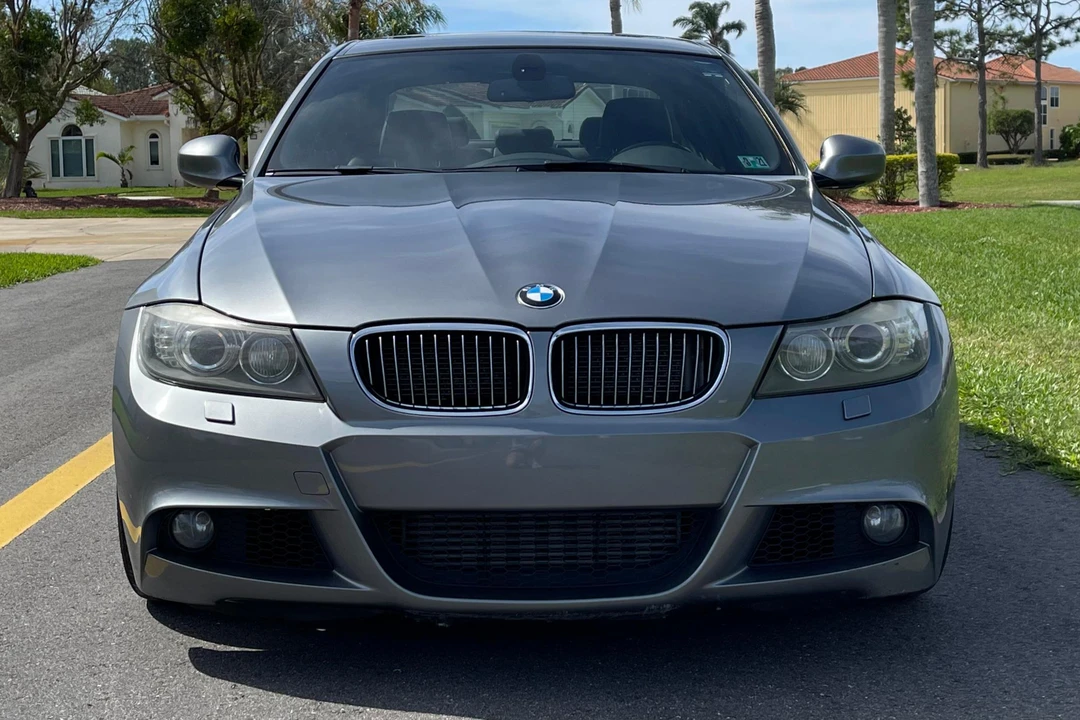 2011 BMW E90 3 Series Sedan - Image 2 of 31