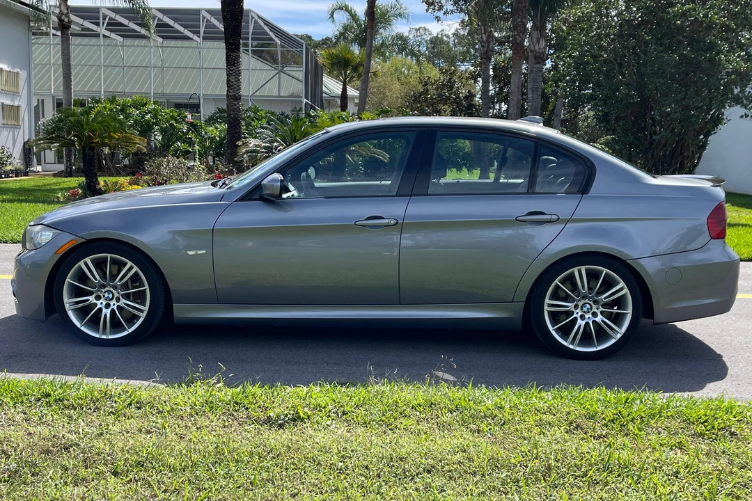 2011 BMW E90 3 Series Sedan - Image 3 of 31