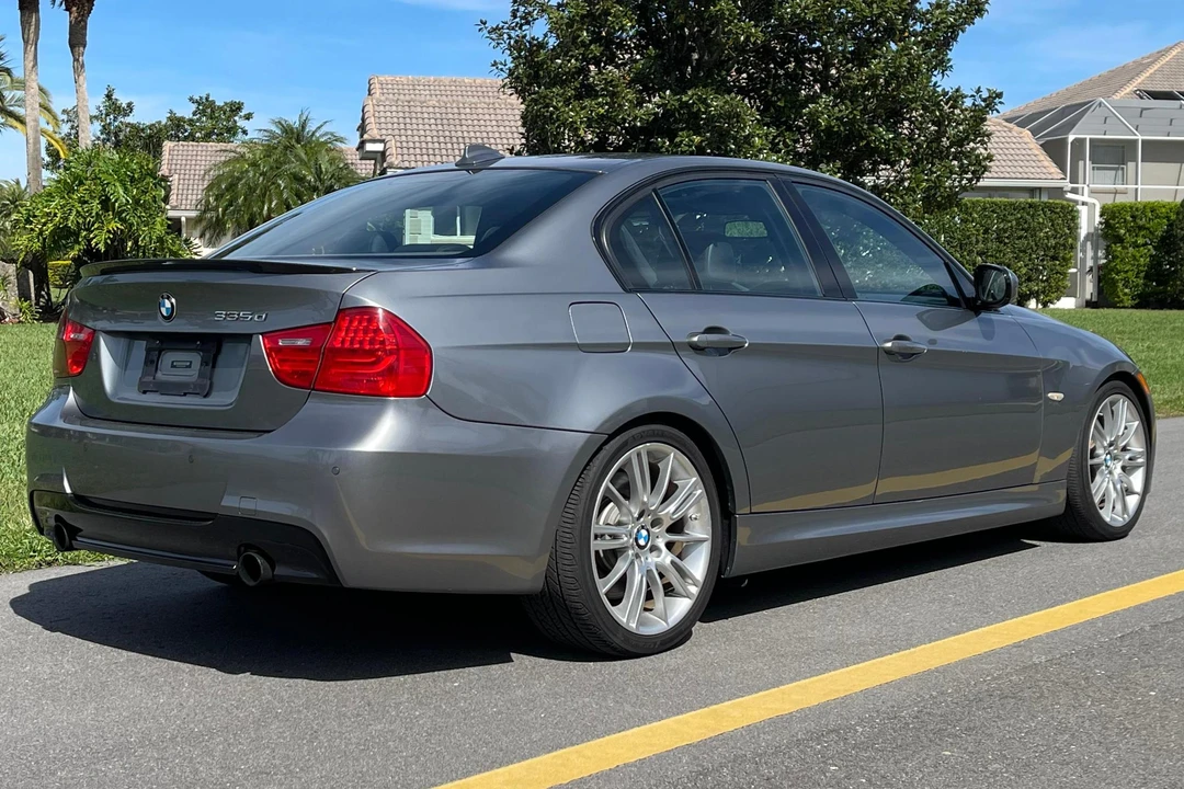 2011 BMW E90 3 Series Sedan - Image 4 of 31